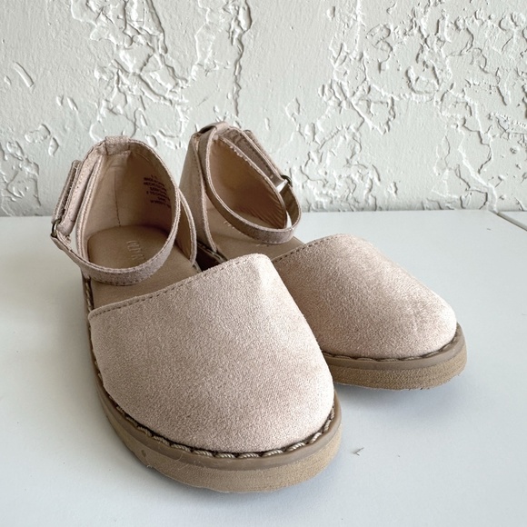 Old Navy Sandals for toddler - Picture 1 of 7